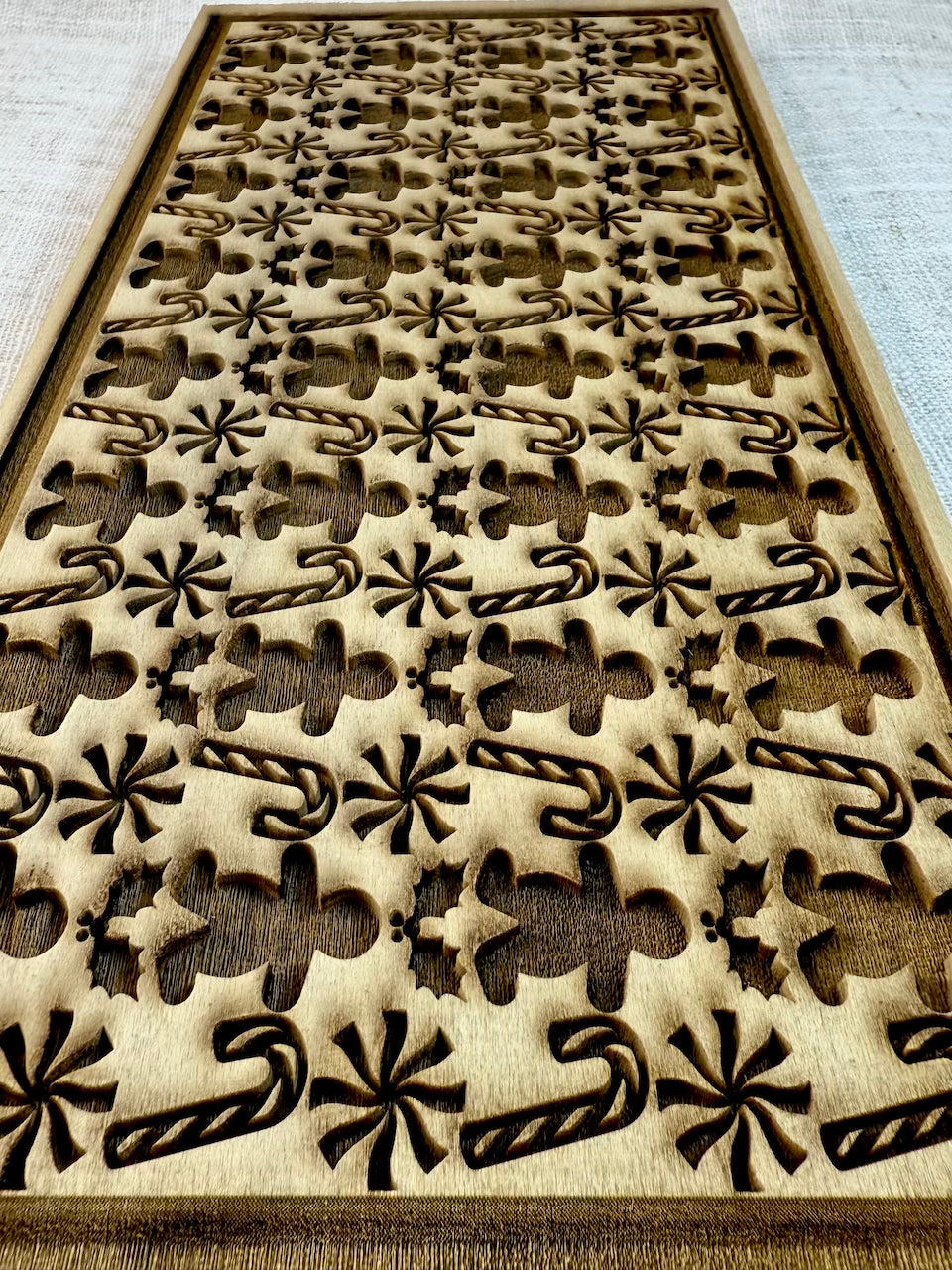Gingerbread Men & Candy Canes Textured Mug Plank