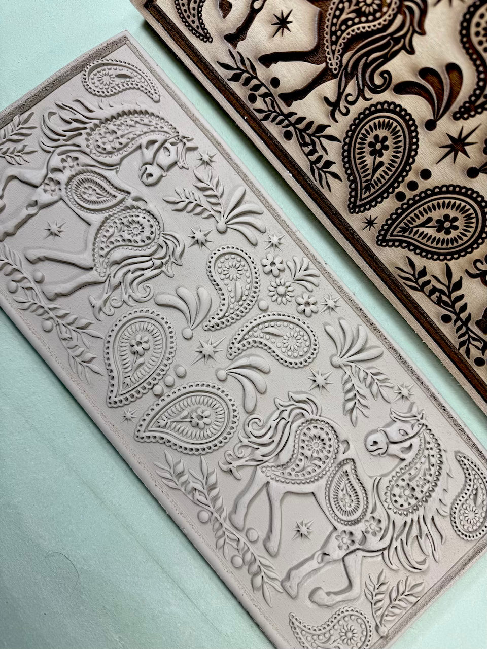 Paisley Pony Textured Mug Plank
