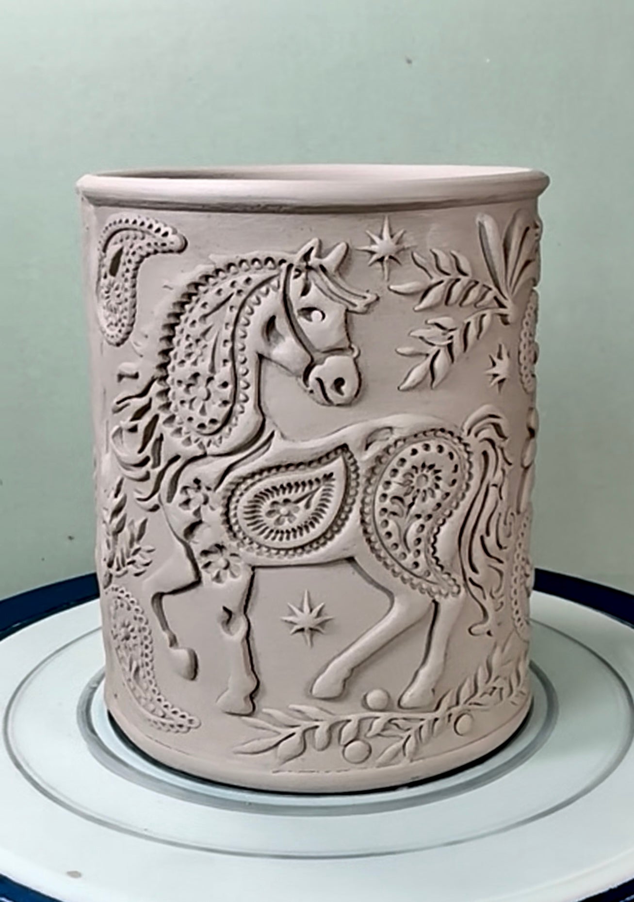 Paisley Pony Textured Mug Plank