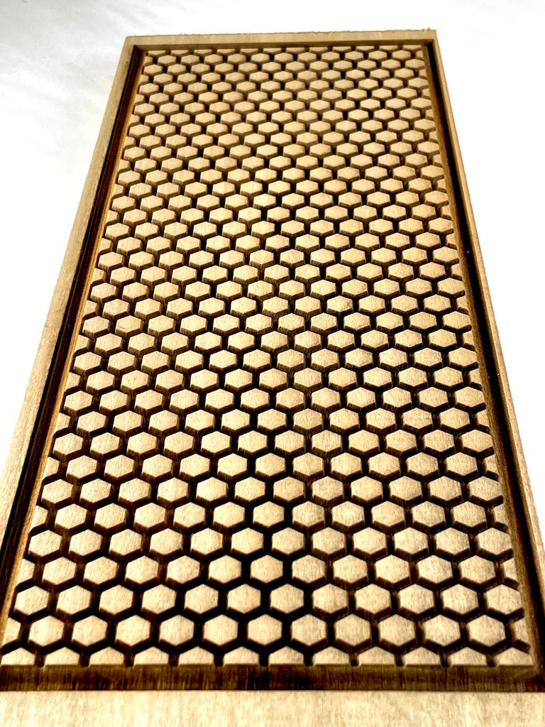 Honeycomb Textured Mug Plank