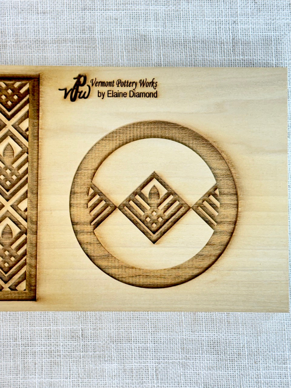 Art Deco (Lotus & Grid) Textured Mug Plank