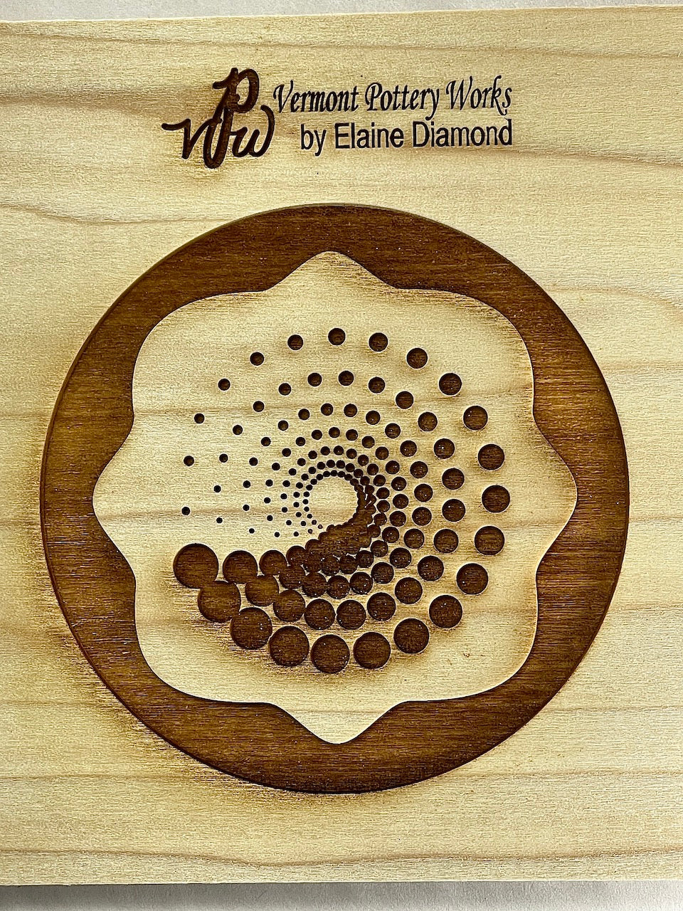 Dizzy Spirals Textured Mug Plank