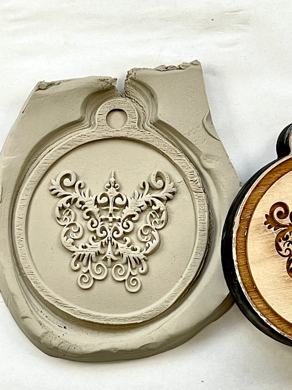 Ornament (Fleur-De-Lis Engraved) Small Round- Stamp