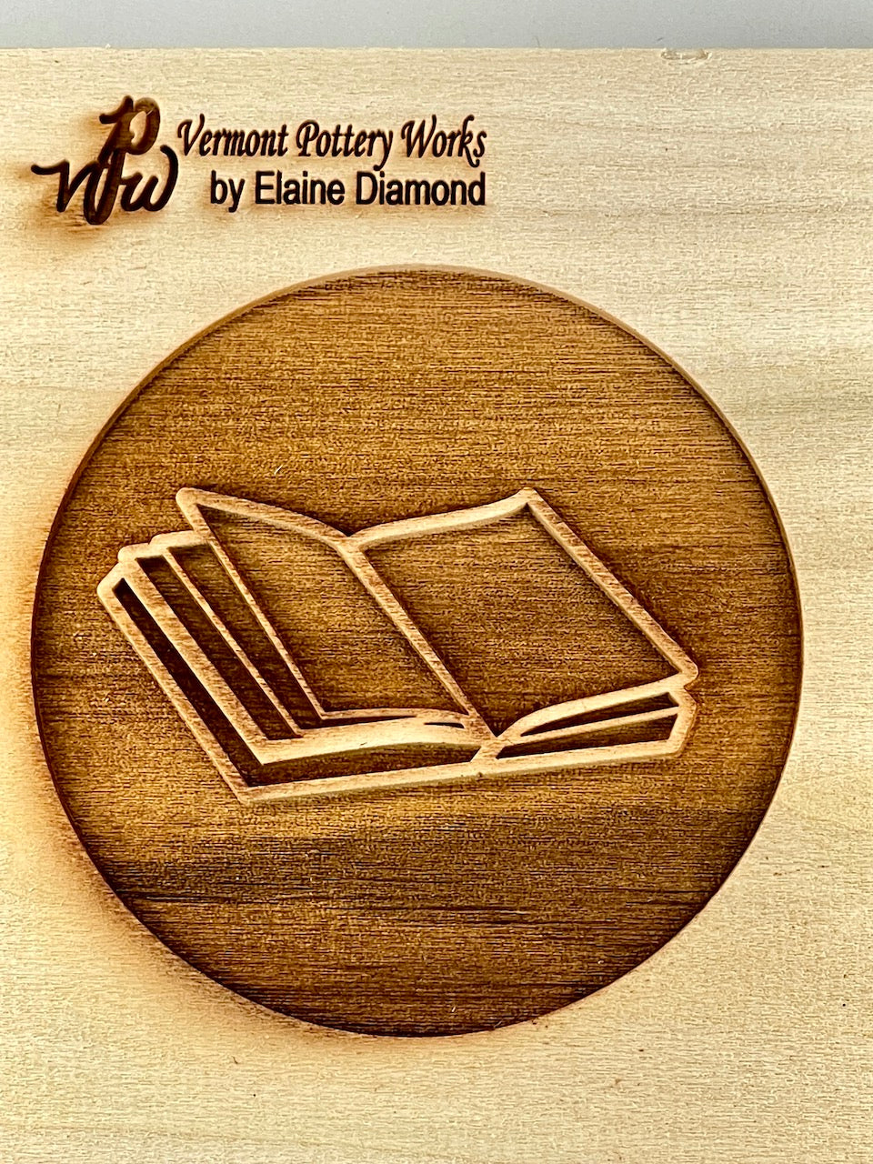 Books & Bookshelves Textured Mug Plank
