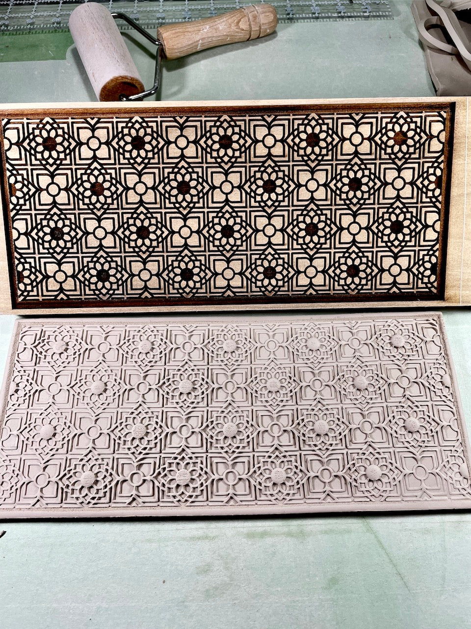 Moroccan Lattice Textured Mug Plank