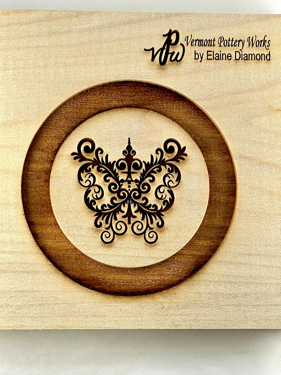 Fleur_De-Lis Butterfly Textured Mug Plank