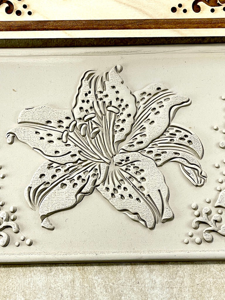 Tiger Lily (Detailed) Textured Mug Plank