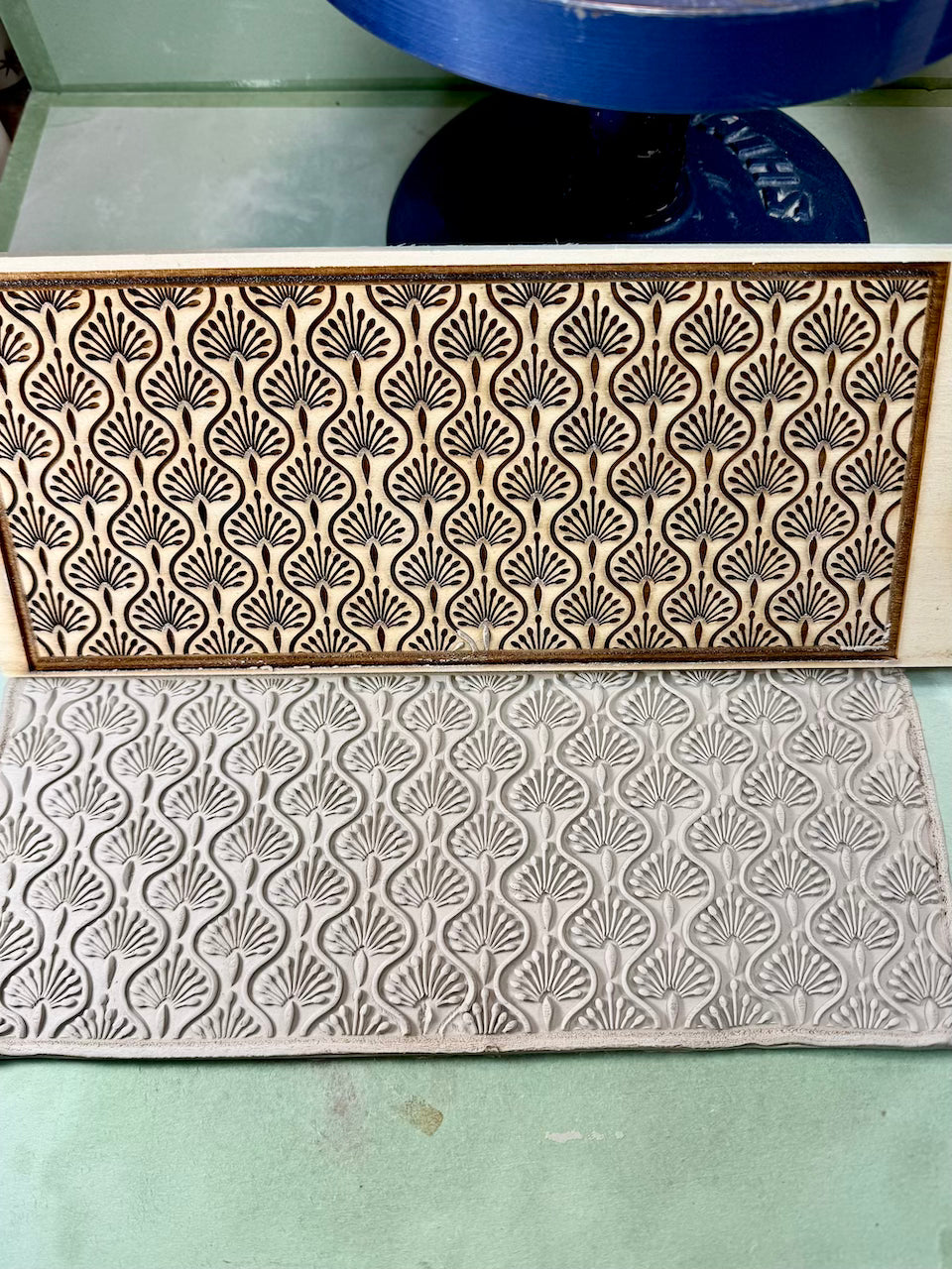 Art Deco (Bud Vase) Textured Mug Plank