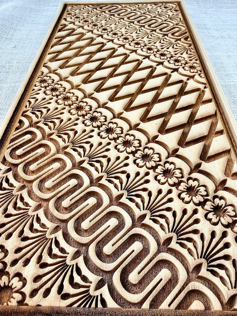Flower Trellis Textured Mug Plank