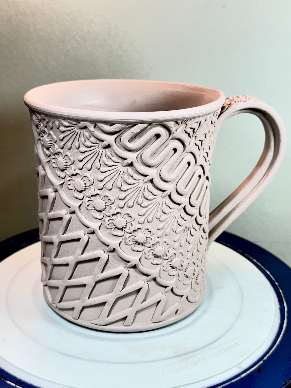 Flower Trellis Textured Mug Plank