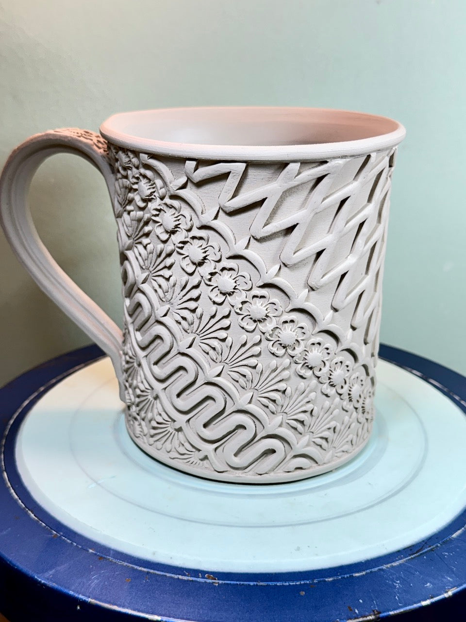 Flower Trellis Textured Mug Plank