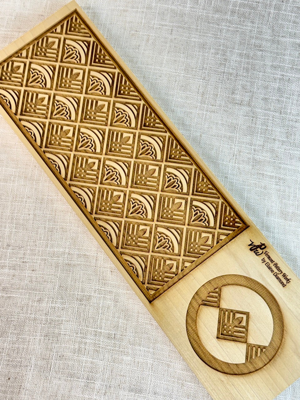 Art Deco (Lotus & Grid) Textured Mug Plank
