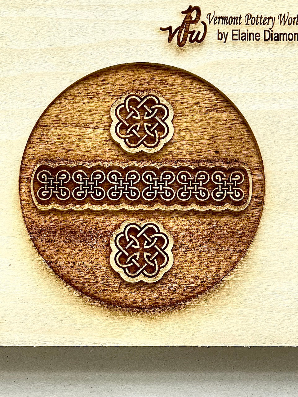 Celtic Knots Textured Mug Plank